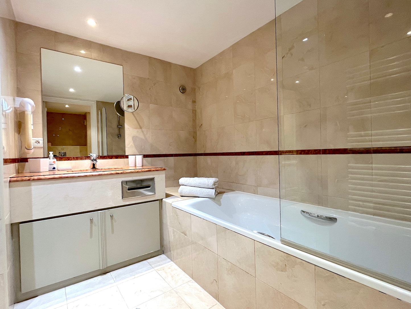 The Pierre Charron apartment