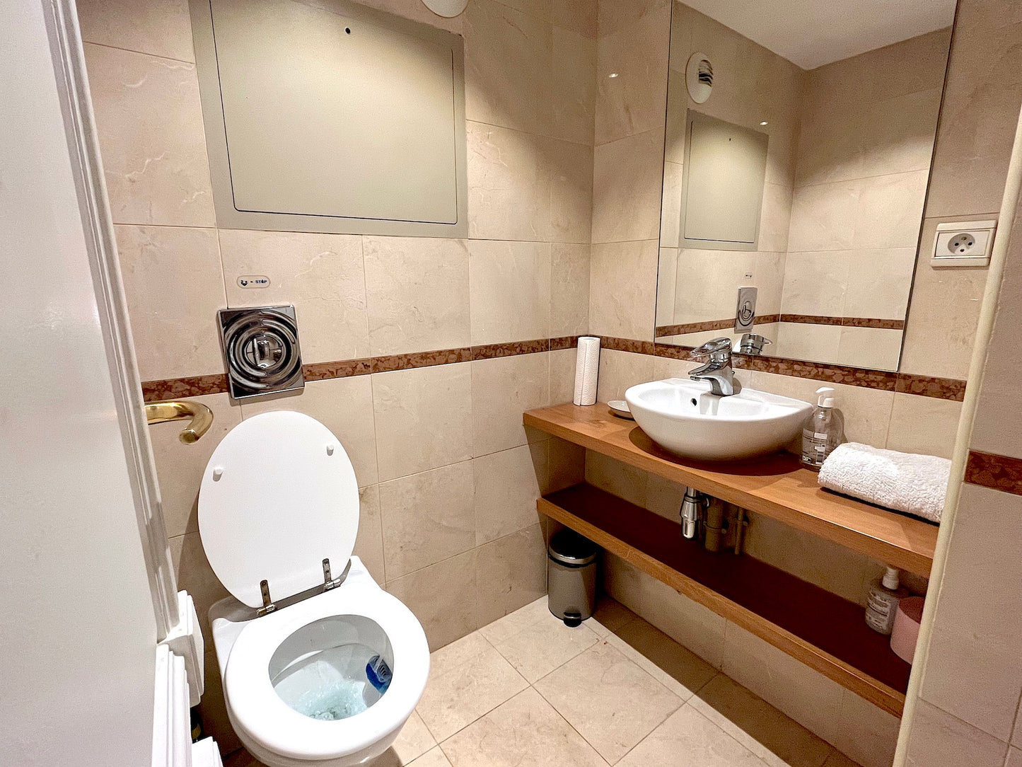 The Pierre Charron apartment