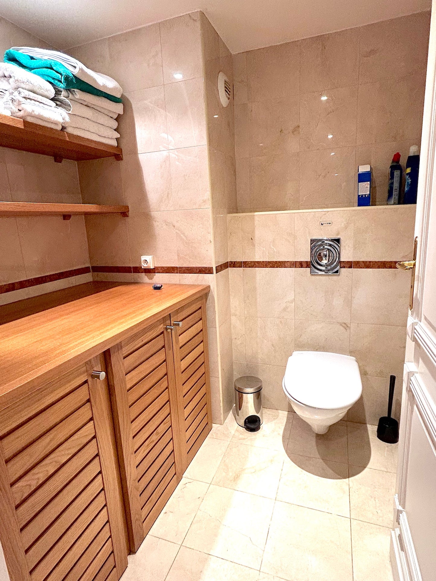 The Pierre Charron apartment