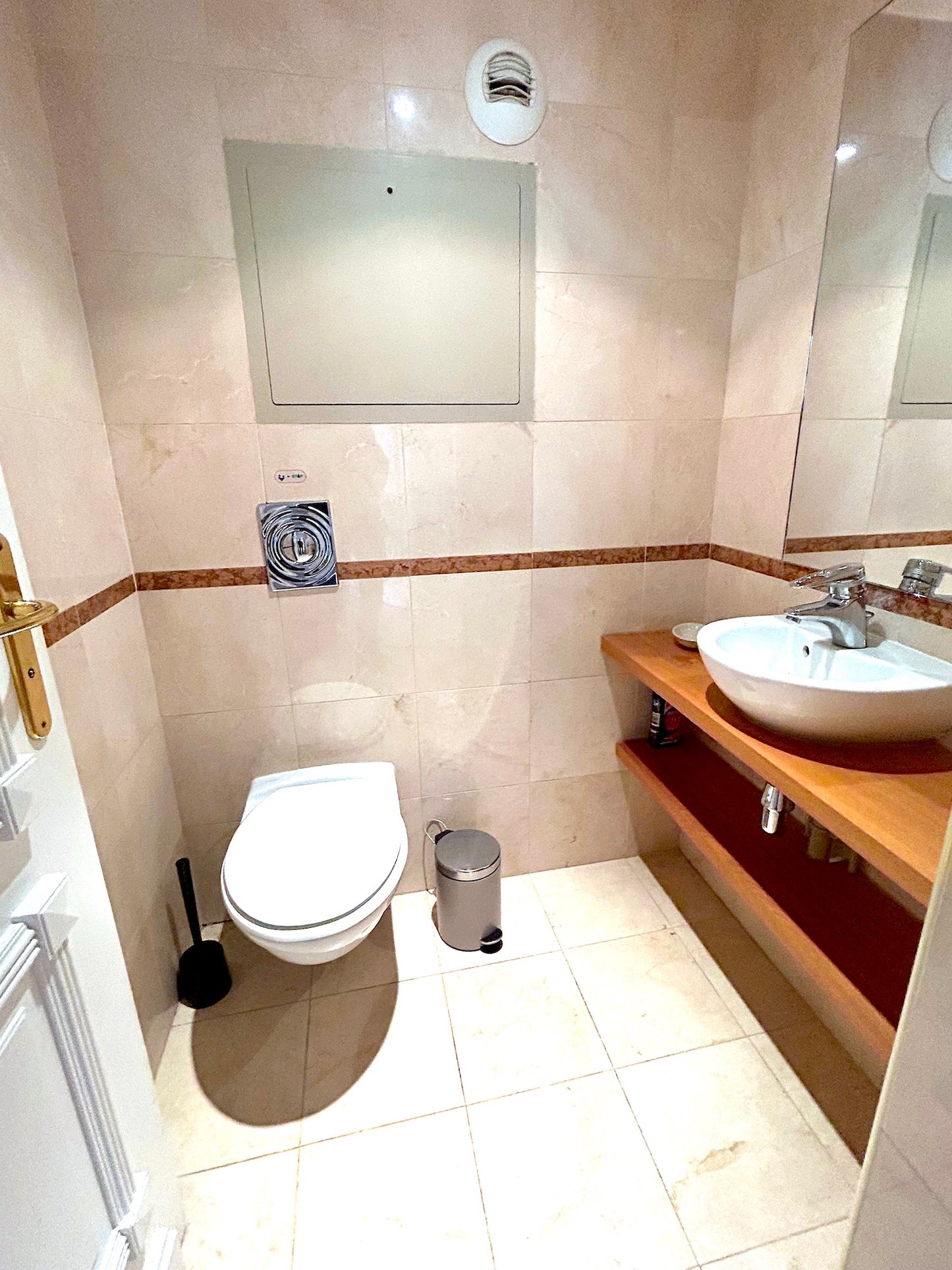 The Pierre Charron apartment