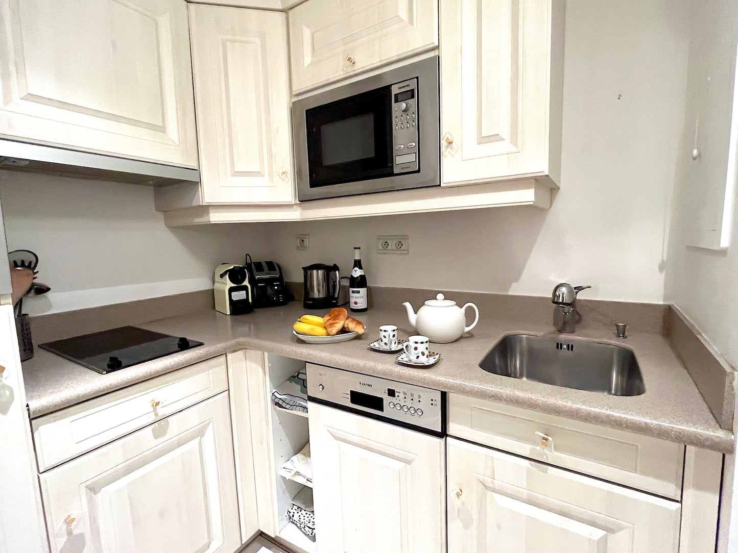 The Pierre Charron apartment