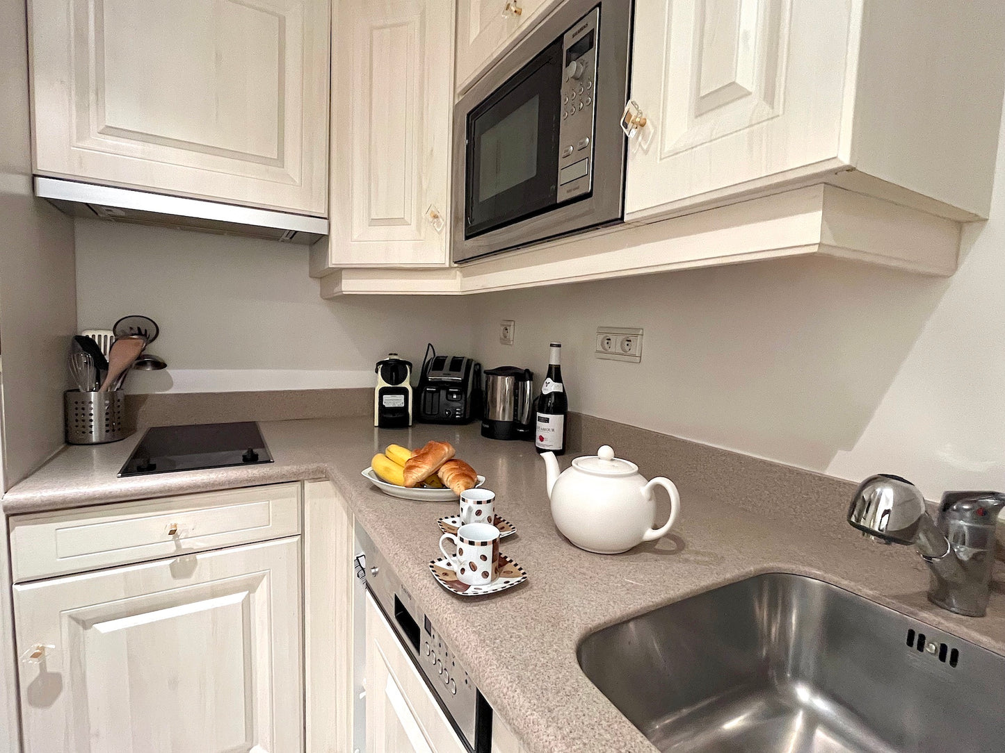 The Pierre Charron apartment