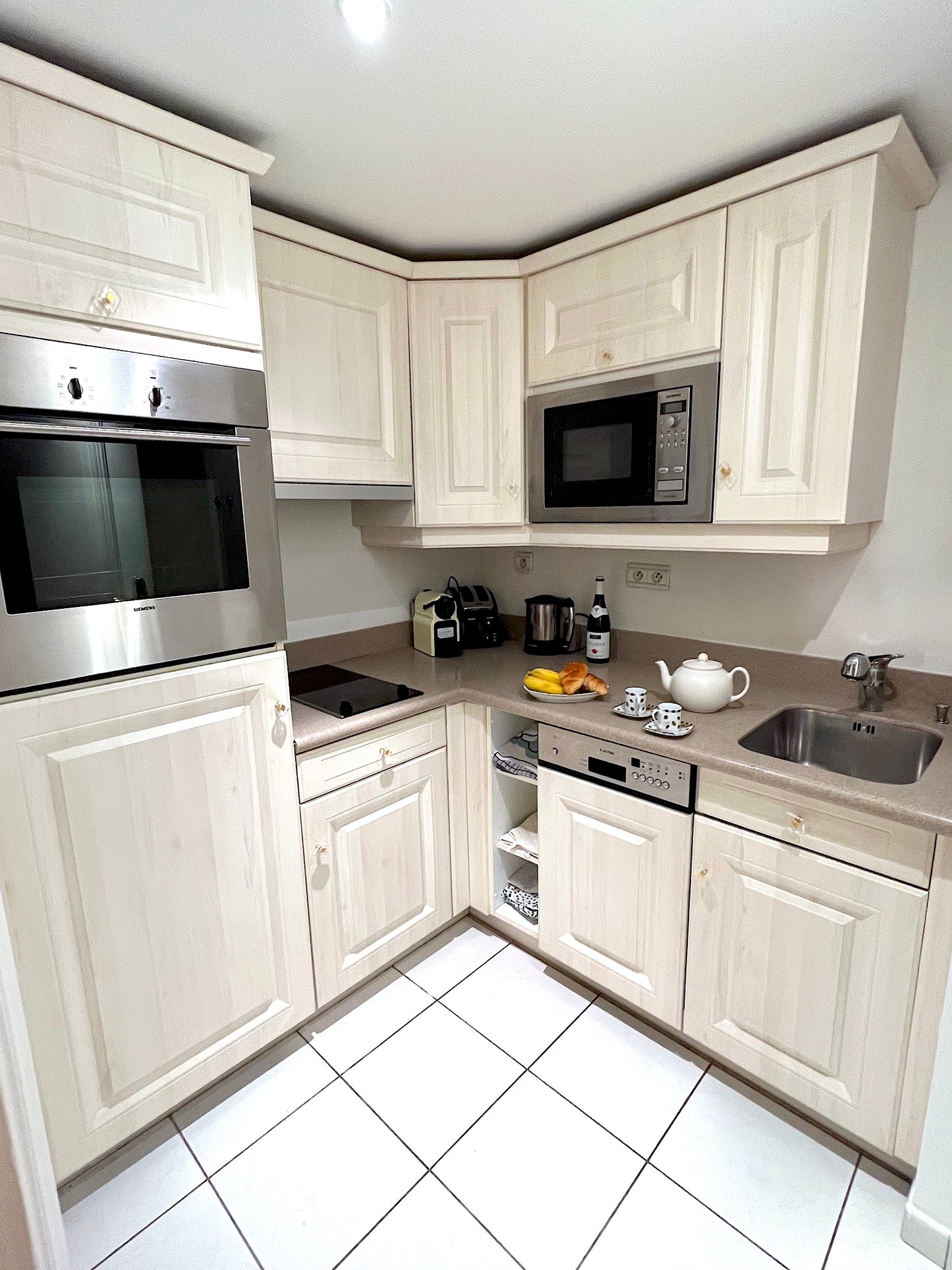 The Pierre Charron apartment