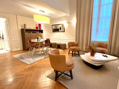 The Pierre Charron apartment