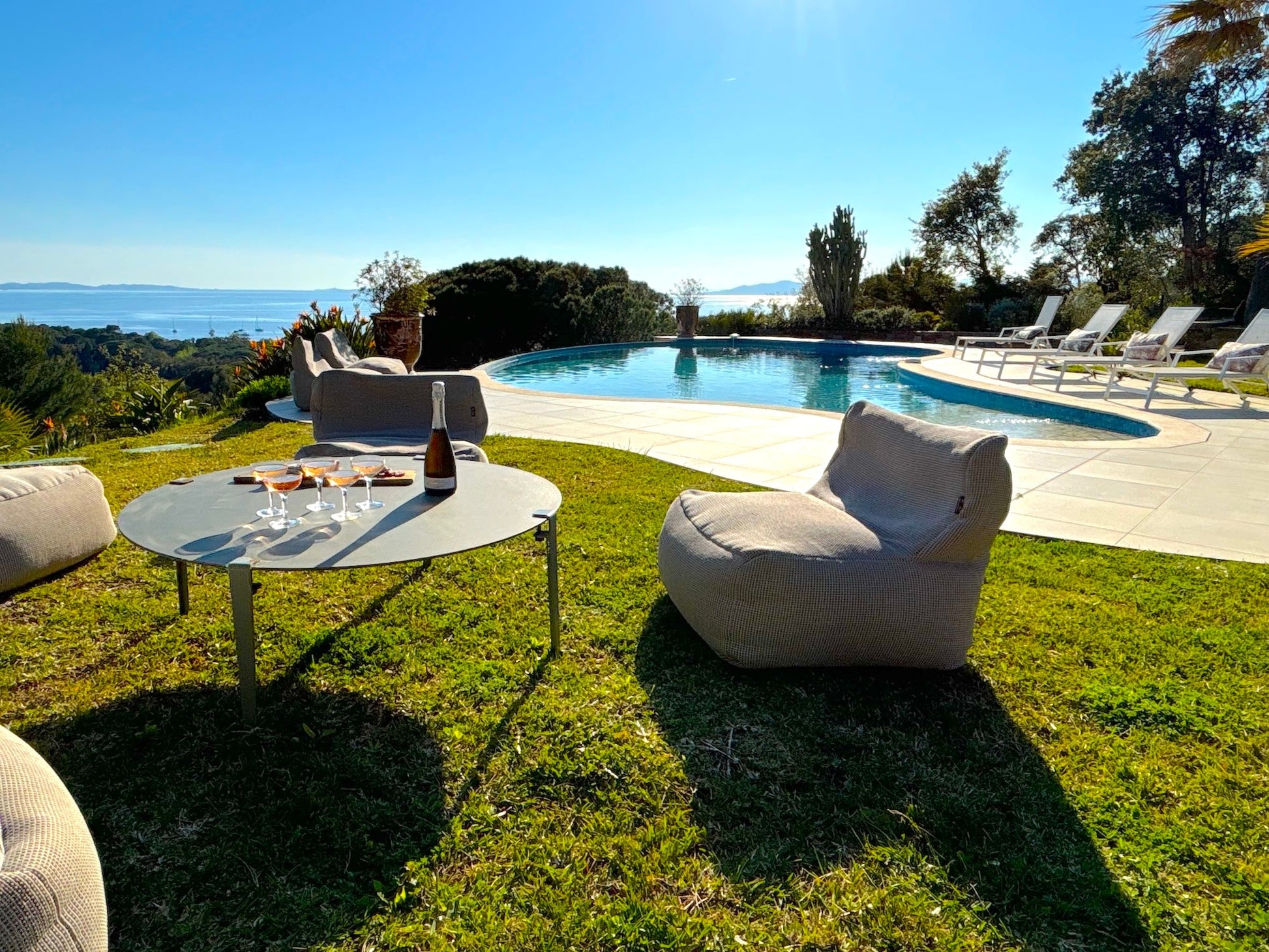 Bormes - les - Mimosas - Villa Bruyères - The French Concierge