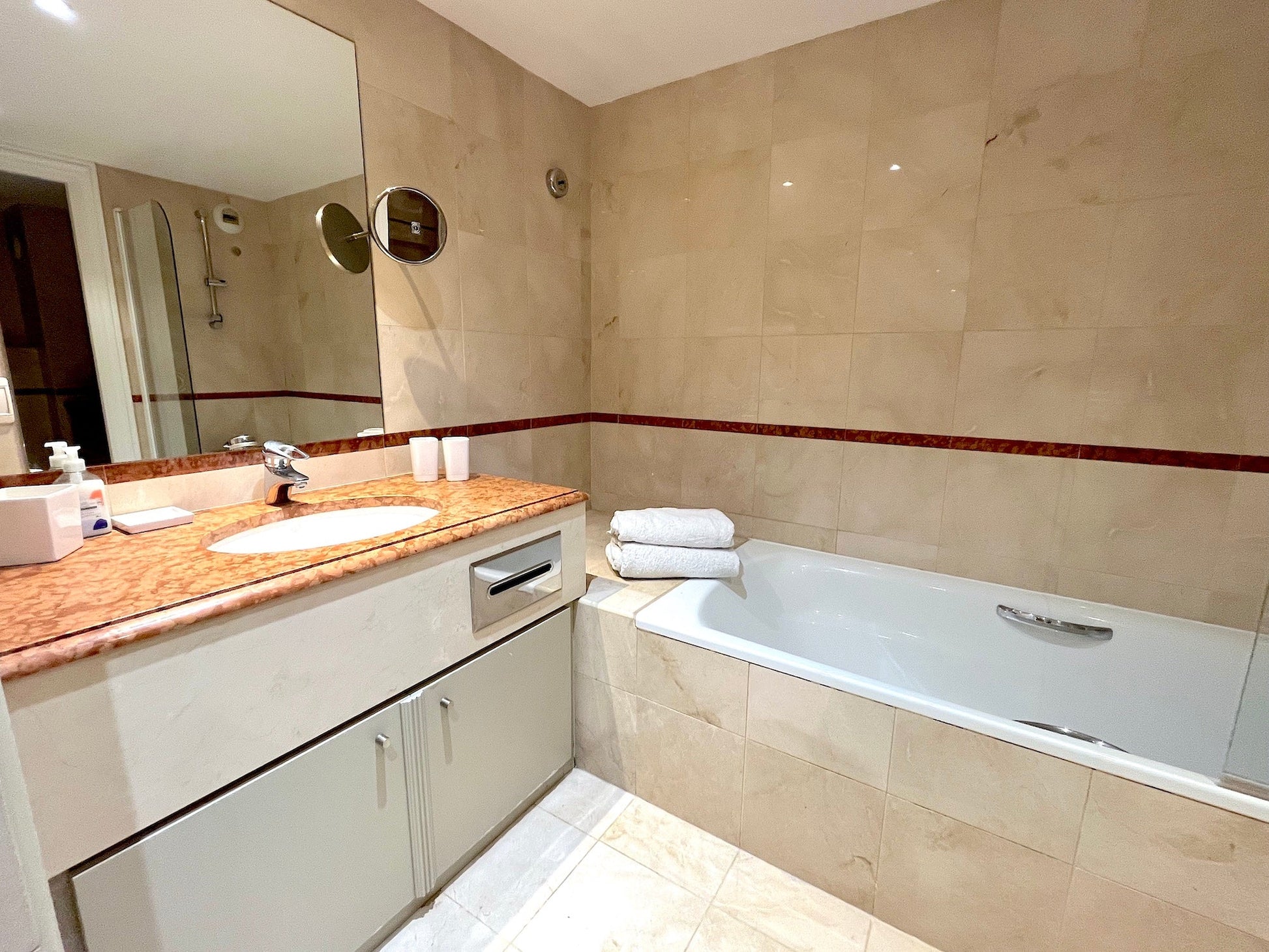 L'appartement Pierre Charron C - The French Concierge