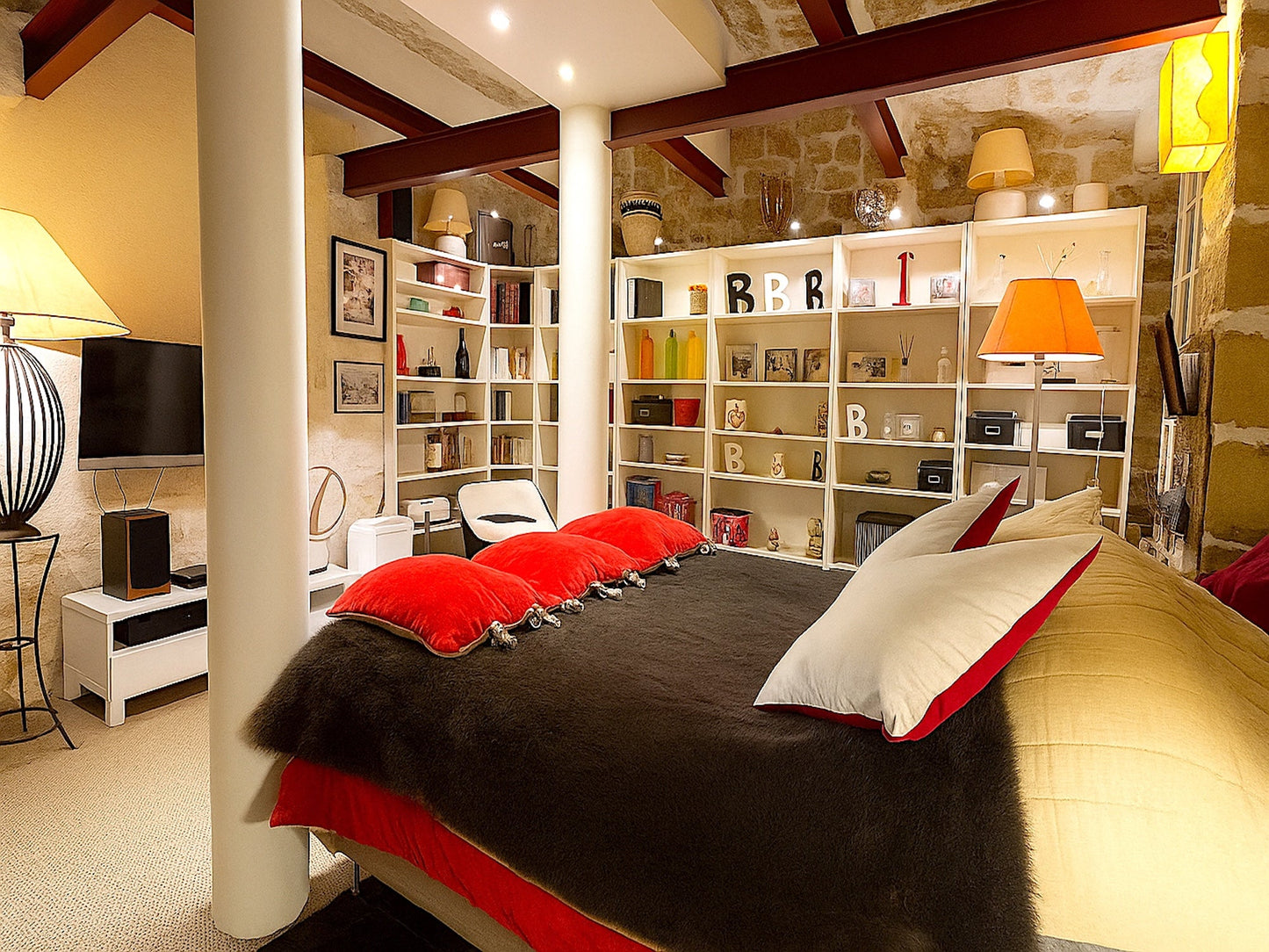 Le Loft Villehardouin - 1 095 000 € - The French Concierge