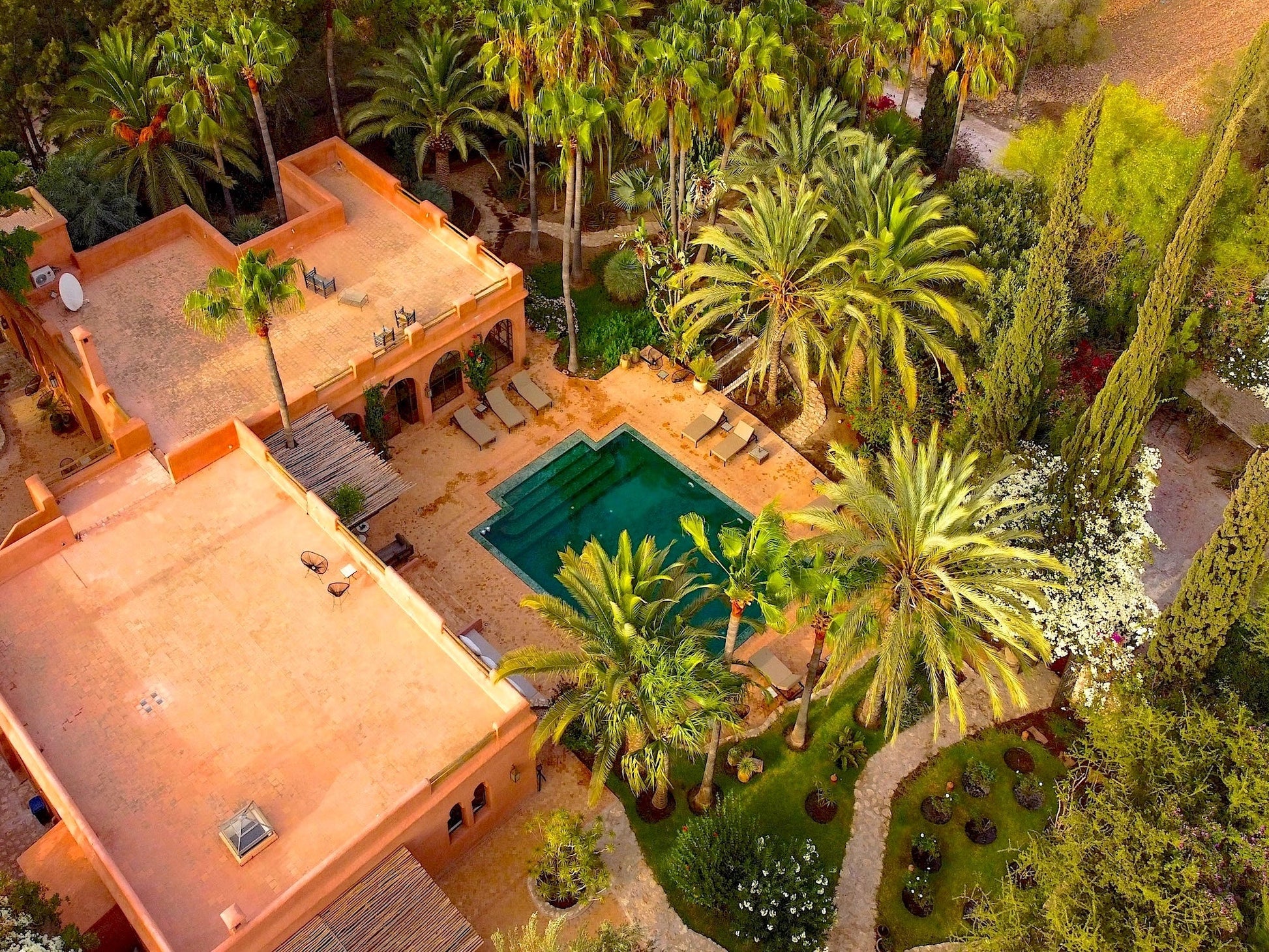 Palais Amon - The French Concierge
