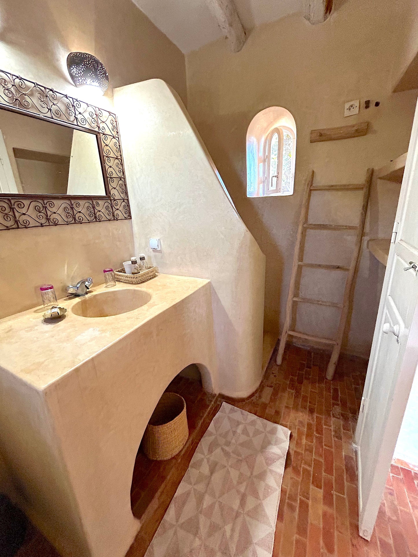 Palais Askar - The French Concierge