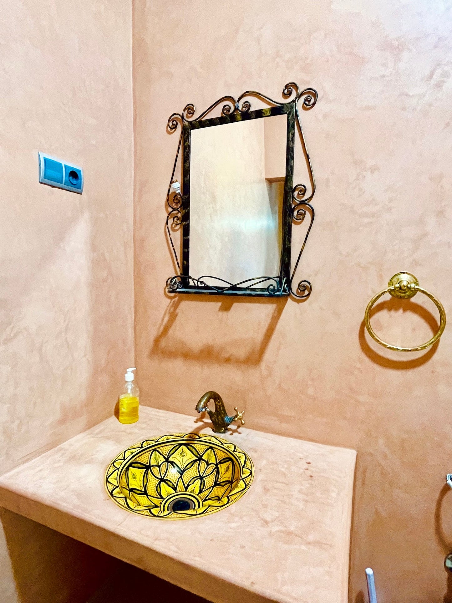 Palais Aya - The French Concierge